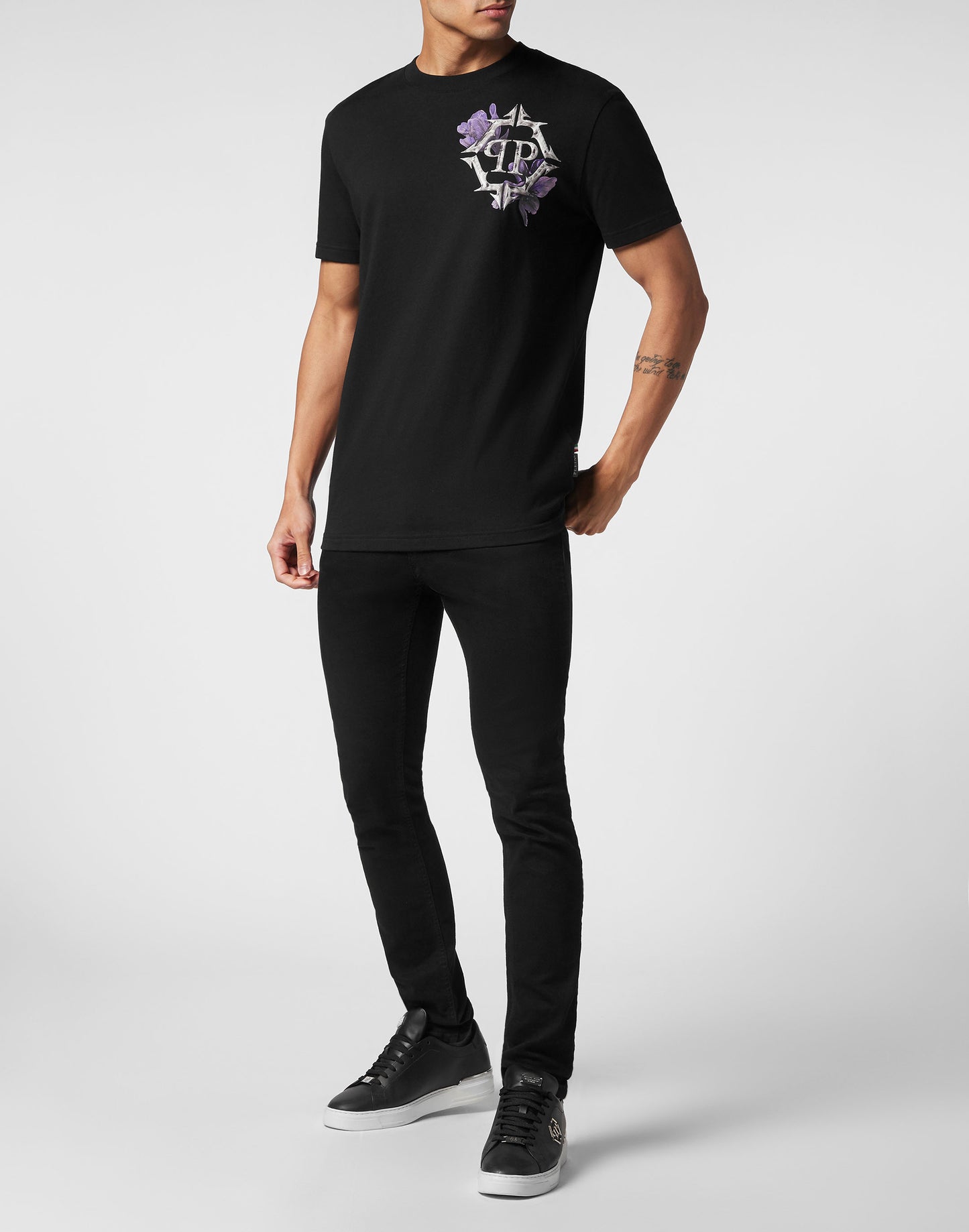 T-shirt Round Neck SS Flowers black