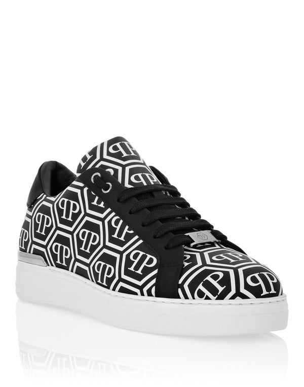Philipp Plein Big Monogram 運動鞋正面六角PP印花細節特寫