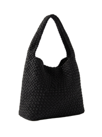 黑色 Neoprene 編織肩背包斜側面，可見包身厚度與編織紋理