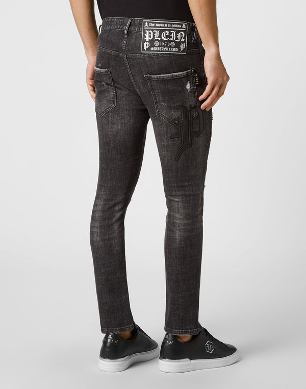 Philipp Plein｜Denim Trousers Skinny Fit Skull&Bones Full Metal 男款牛仔褲