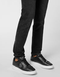 Philipp Plein Super Straight 男款牛仔褲側面 Extra Straight 版型展示