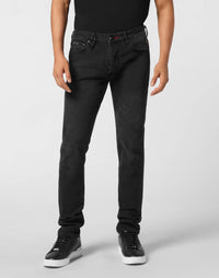 Philipp Plein Super Straight 男款牛仔褲側面 Extra Straight 版型展示