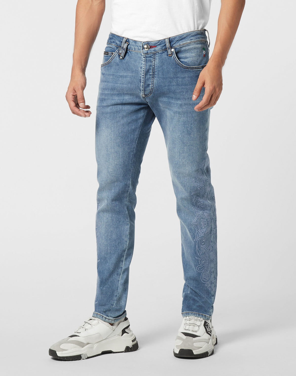 Philipp Plein Super Straight 男款牛仔褲側面 Extra Straight 版型展示