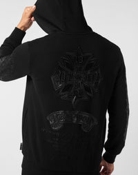 Philipp Plein Chrome Crest 大型黑色皮革哥德十字架立體徽章細節特寫