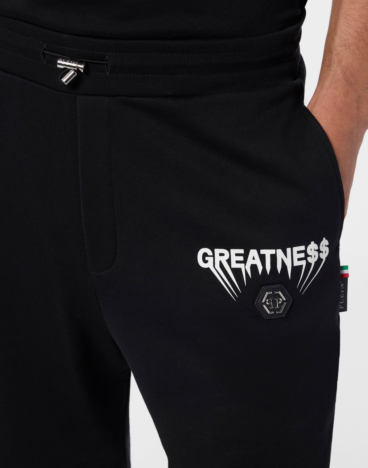 Philipp Plein Fleece Shorts 腰頭義大利國旗布標與抽繩細節特寫