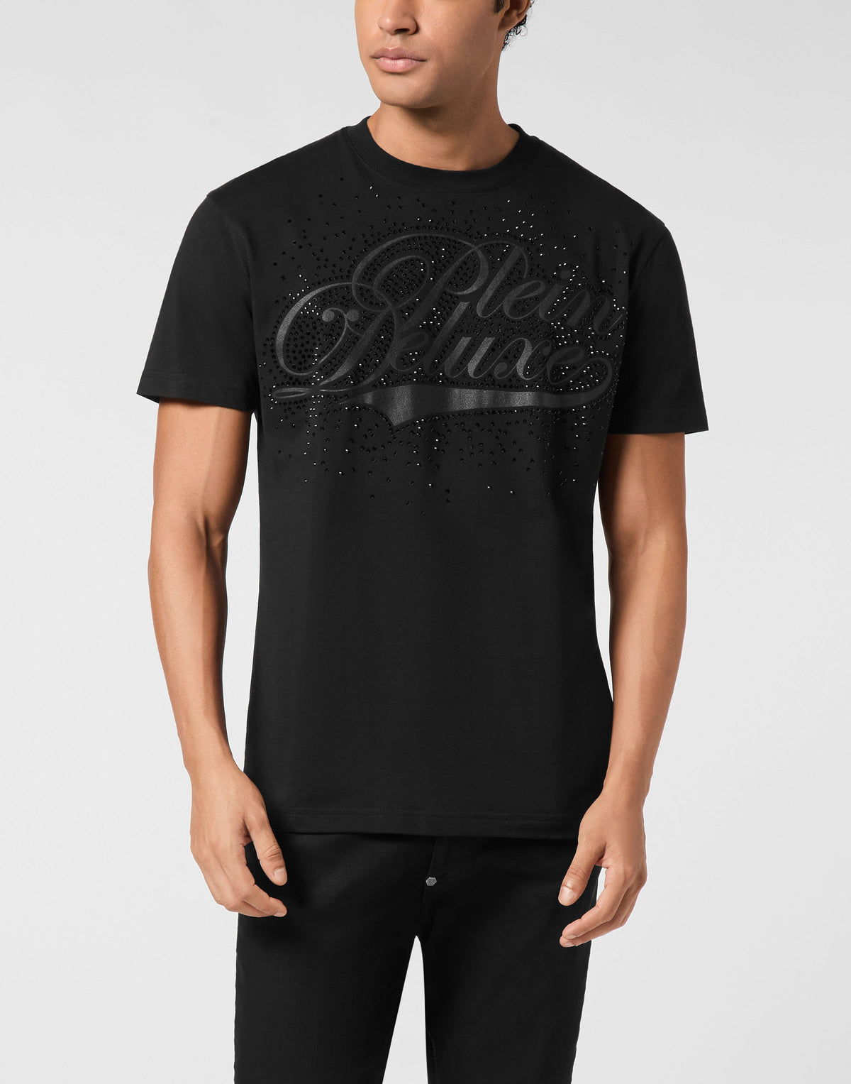 Philipp Plein Plein Deluxe Stones 黑色水鑽密集鑲嵌Plein Deluxe草書字體細節特寫