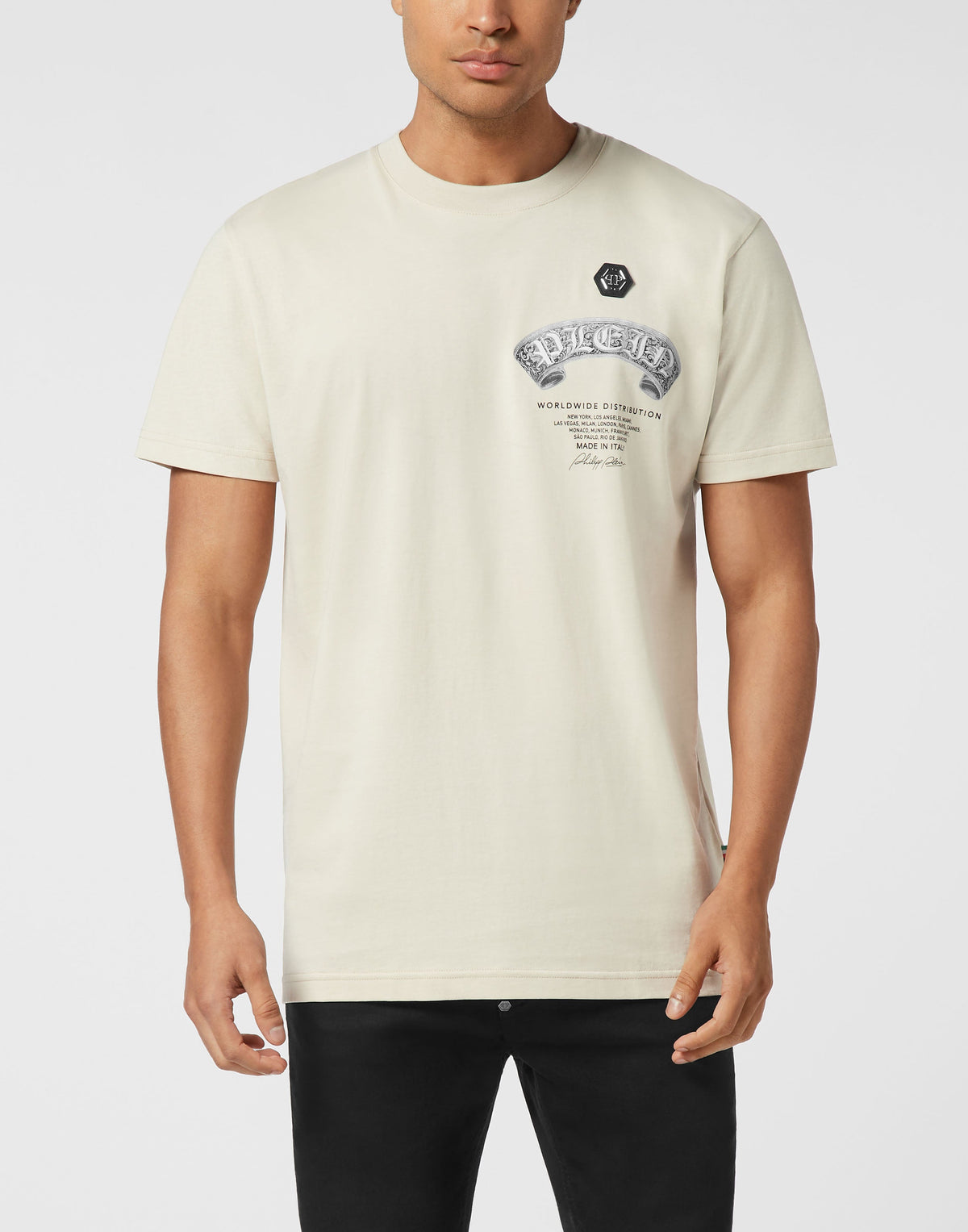 Philipp Plein T-Shirt Plein Banner Baroque Skull 米白左胸拱形PLEIN哥德印花六角徽章圓領T恤 男款正面