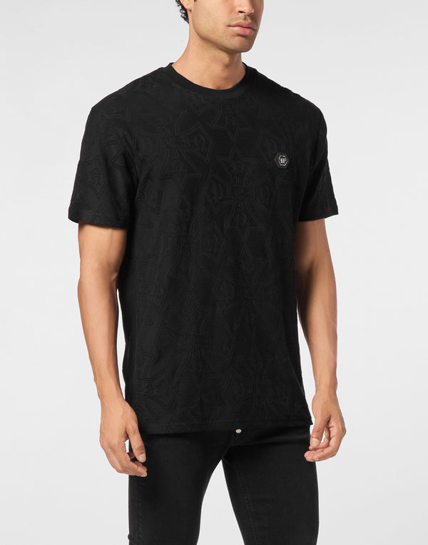Philipp Plein Round Neck Jacquard T-Shirt Crest 黑色滿版提花暗紋六角徽章圓領T恤 男款正面