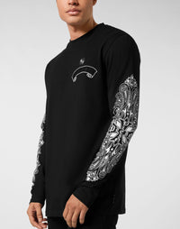 Philipp Plein Long Sleeve Chrome Crest 左胸弧形徽章輪廓與品牌織標細節