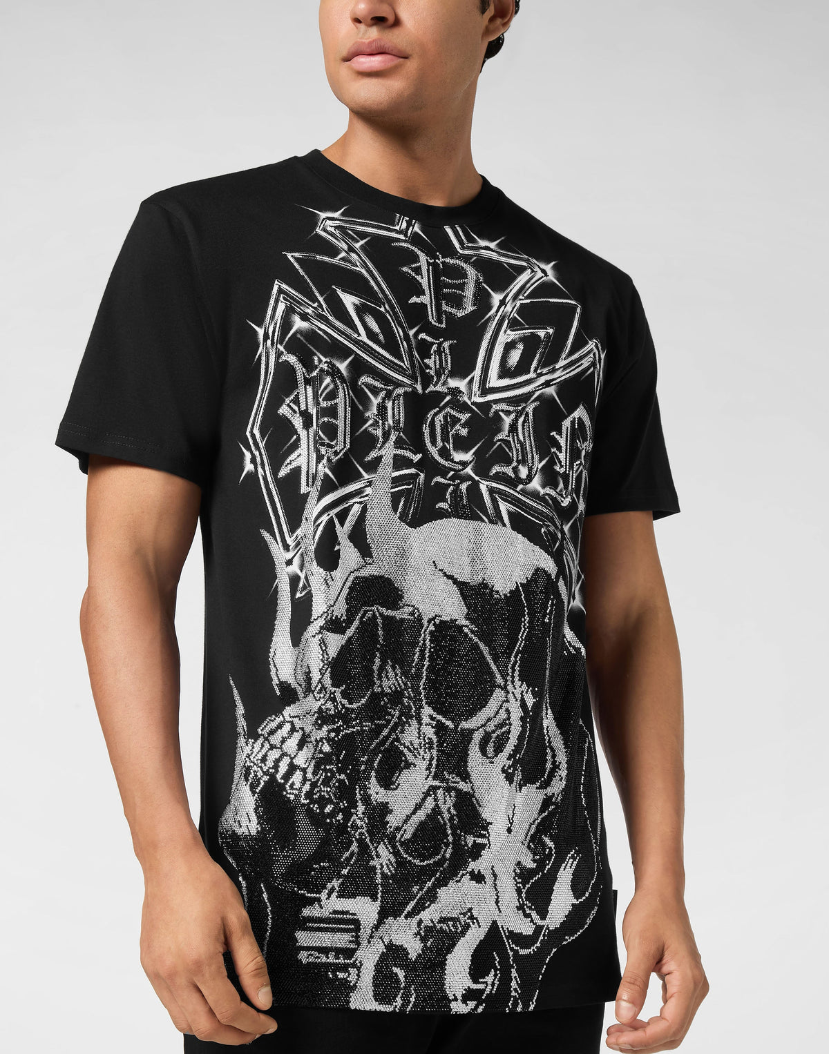 Philipp Plein Chrome Crest Skull 銀色水鑽哥德PP PLEIN字樣與骷髏融合構圖細節特寫