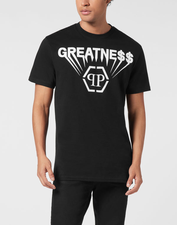 Philipp Plein Printed T-Shirt Greatness 超大GREATNE$$粗體字樣與放射線條六角徽章細節特寫