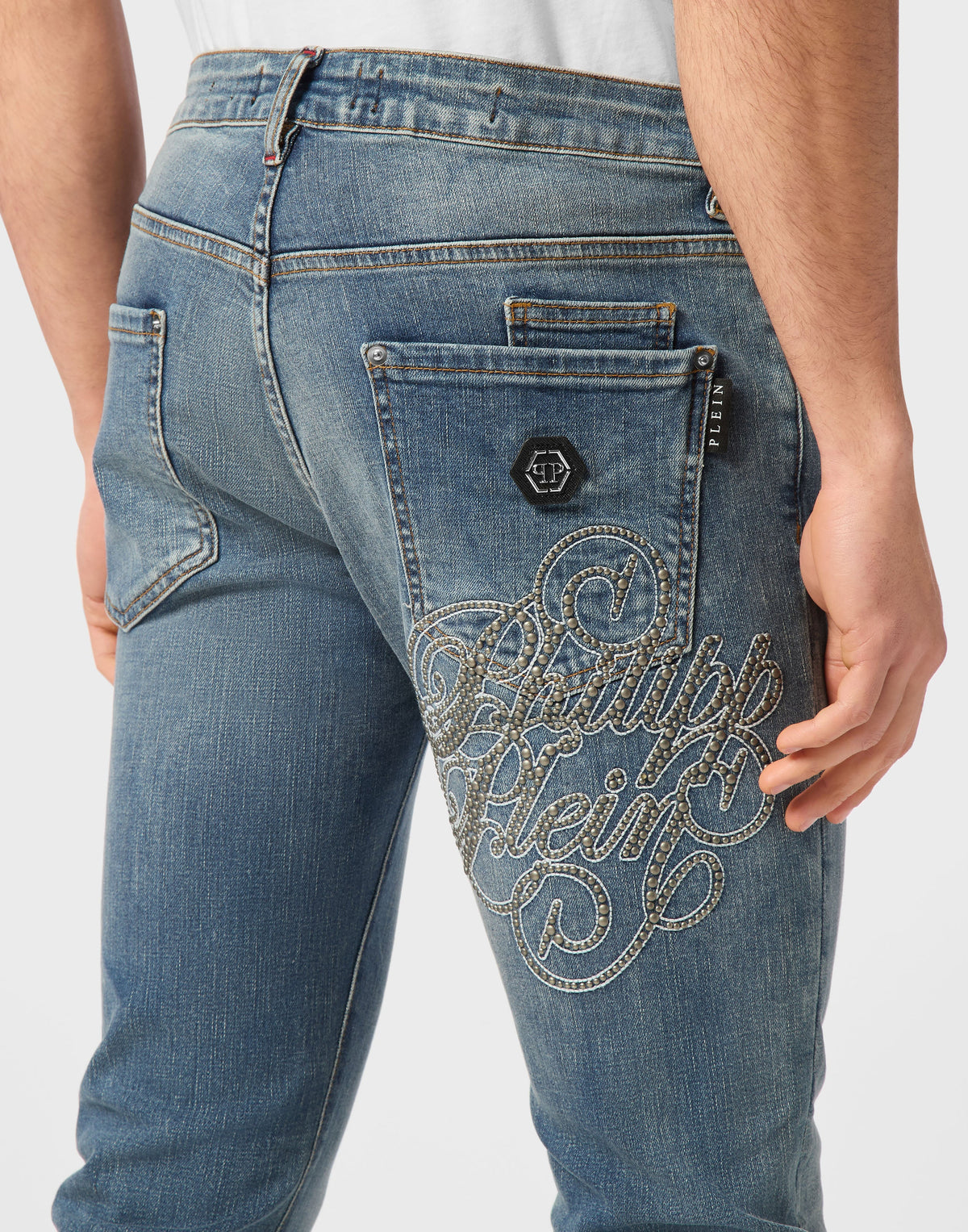 Philipp Plein Super Straight 金屬鉚釦裝飾細節特寫