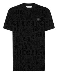 Philipp Plein T-shirt Gothic Plein 黑色滿版哥德字體絨面印花金屬徽章圓領T恤 男款正面