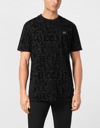 Philipp Plein Gothic Plein 全身滿版PLEIN FUCKING HAPPY哥德字體絨面印花細節特寫