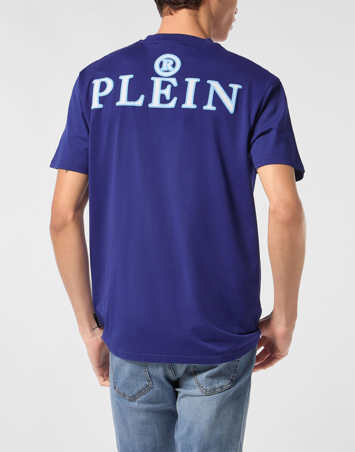 Philipp Plein Iconic Plein 寶藍款背面白色PLEIN大字印花展示