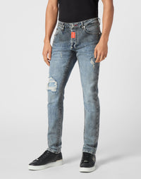 Philipp Plein 男款破損牛仔褲側面 Extra Straight 版型展示