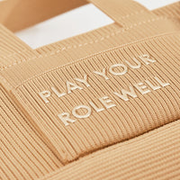CIPU 坑條手提包 PLAY 米色 正面展示，坑條布紋搭配PLAY YOUR ROLE WELL字樣前袋，附編織繩吊飾與可調式背帶